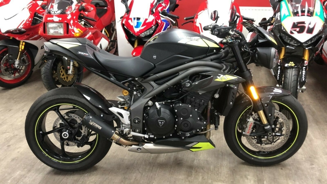 2020 Triumph Speed Triple RS 1050 1350 miles Triumph